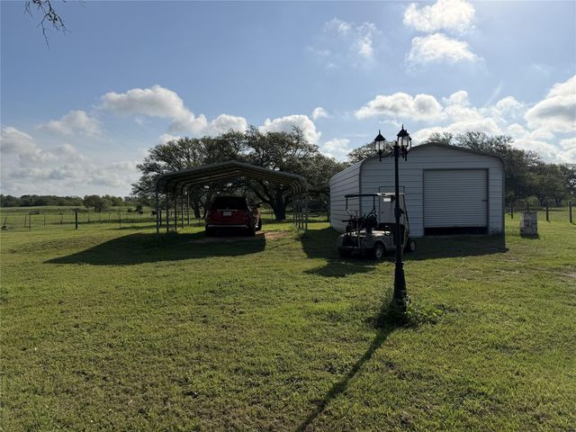 215 County Road 233, Hallettsville, TX 77964