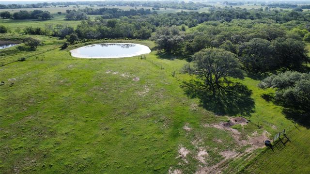 215 County Road 233, Hallettsville, TX 77964