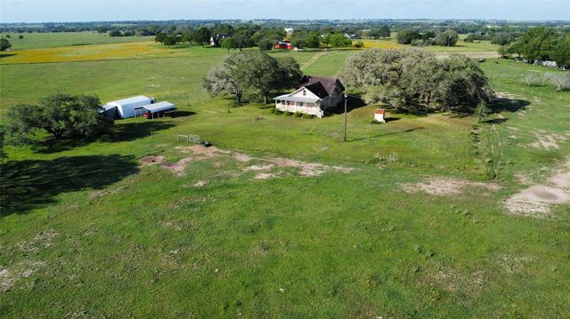 215 County Road 233, Hallettsville, TX 77964