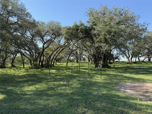 215 County Road 233, Hallettsville, TX 77964