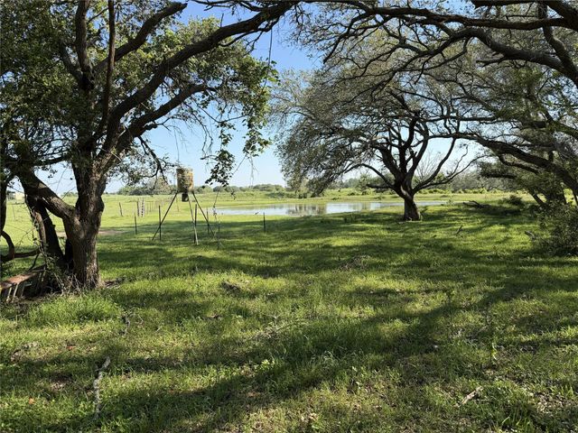 215 County Road 233, Hallettsville, TX 77964
