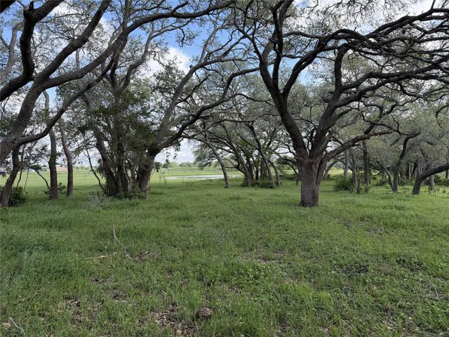 215 County Road 233, Hallettsville, TX 77964