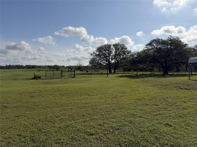 215 County Road 233, Hallettsville, TX 77964