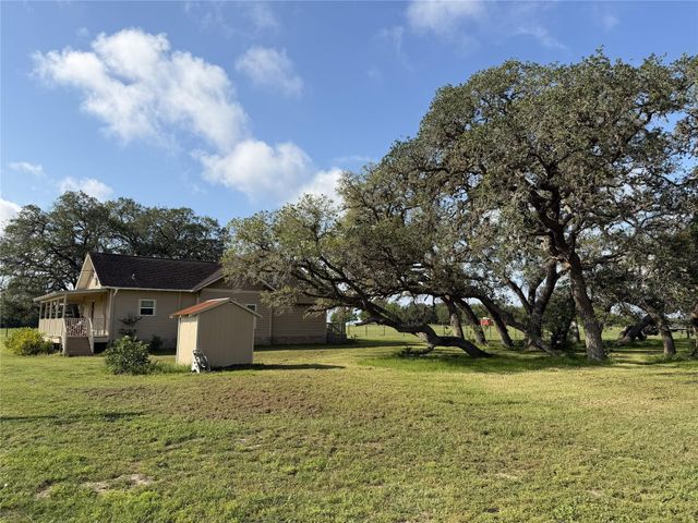 215 County Road 233, Hallettsville, TX 77964