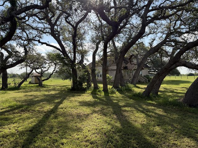 215 County Road 233, Hallettsville, TX 77964