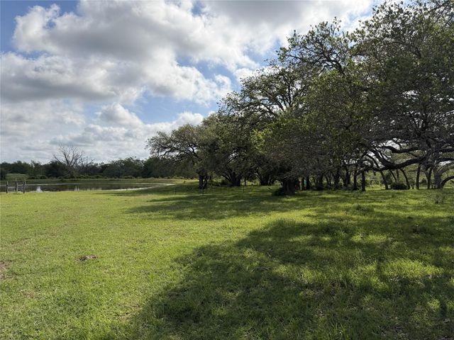 215 County Road 233, Hallettsville, TX 77964