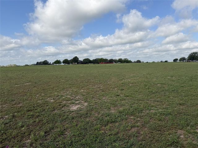 215 County Road 233, Hallettsville, TX 77964