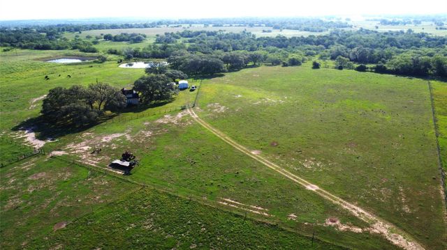 215 County Road 233, Hallettsville, TX 77964