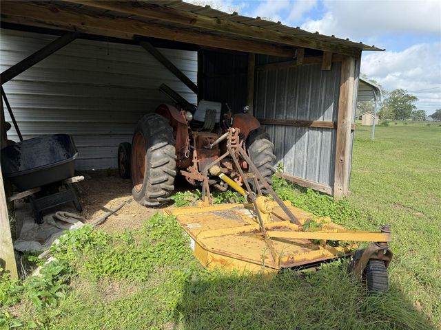 215 County Road 233, Hallettsville, TX 77964
