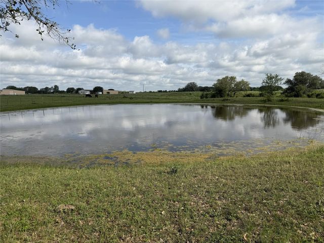 215 County Road 233, Hallettsville, TX 77964