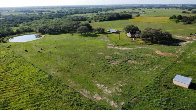 215 County Road 233, Hallettsville, TX 77964