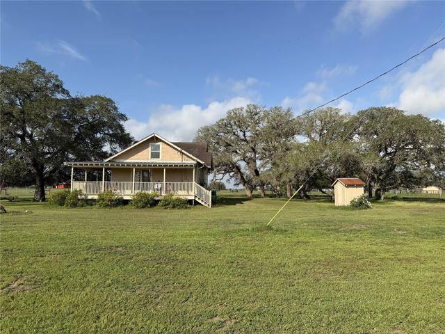 215 County Road 233, Hallettsville, TX 77964