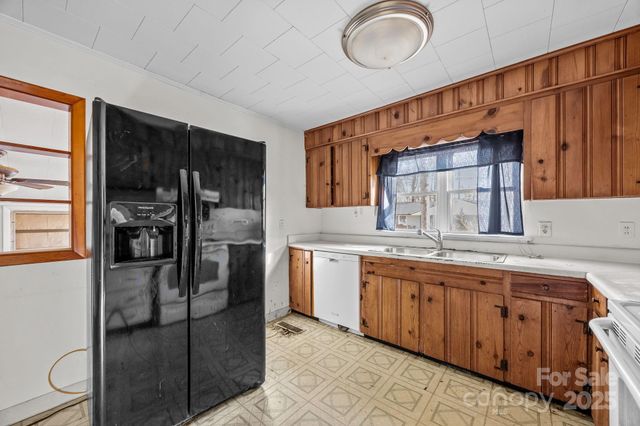 228 Grove Street, Brevard, NC 28712