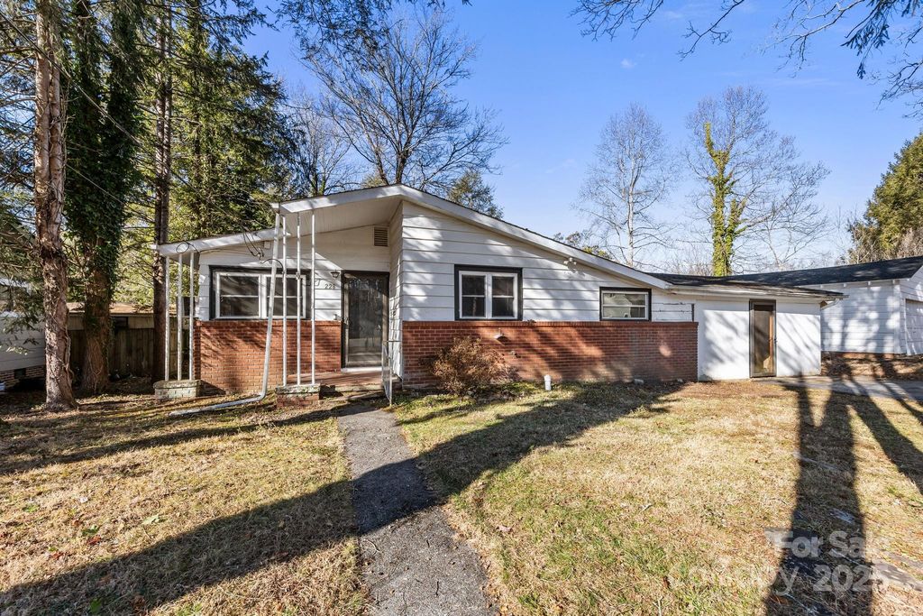 228 Grove Street, Brevard, NC 28712