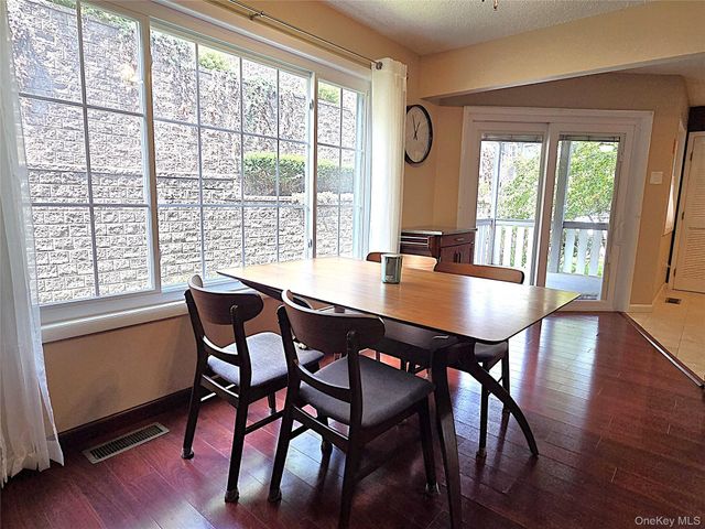 99 Eagle Ridge Way, Nanuet, NY 10954