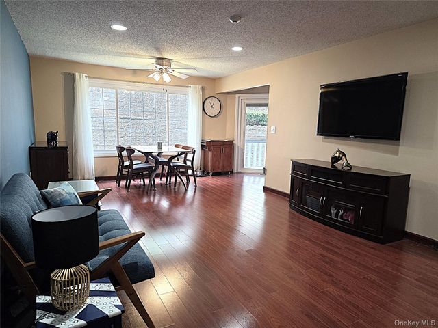 99 Eagle Ridge Way, Nanuet, NY 10954