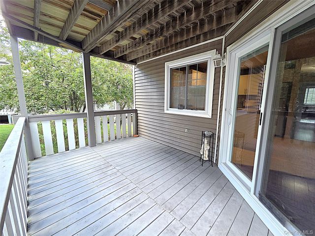 99 Eagle Ridge Way, Nanuet, NY 10954
