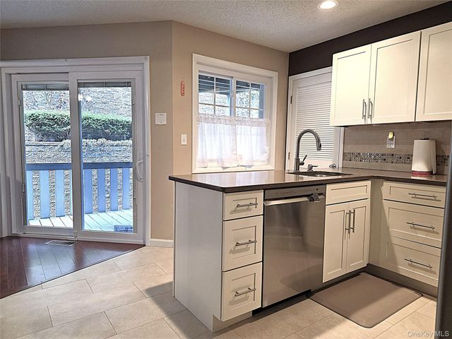 99 Eagle Ridge Way, Nanuet, NY 10954