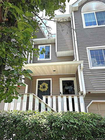99 Eagle Ridge Way, Nanuet, NY 10954