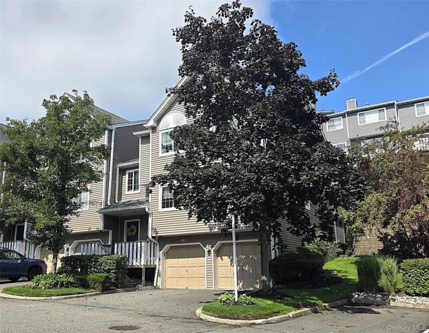 99 Eagle Ridge Way, Nanuet, NY 10954