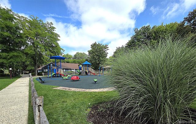99 Eagle Ridge Way, Nanuet, NY 10954