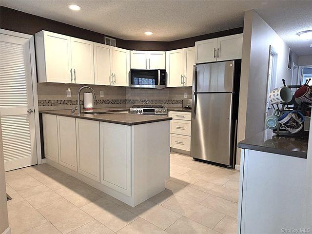 99 Eagle Ridge Way, Nanuet, NY 10954