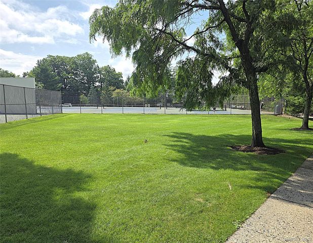 99 Eagle Ridge Way, Nanuet, NY 10954
