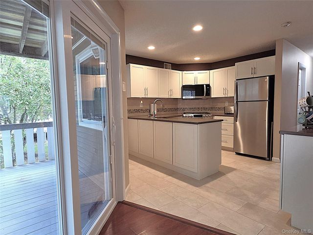 99 Eagle Ridge Way, Nanuet, NY 10954