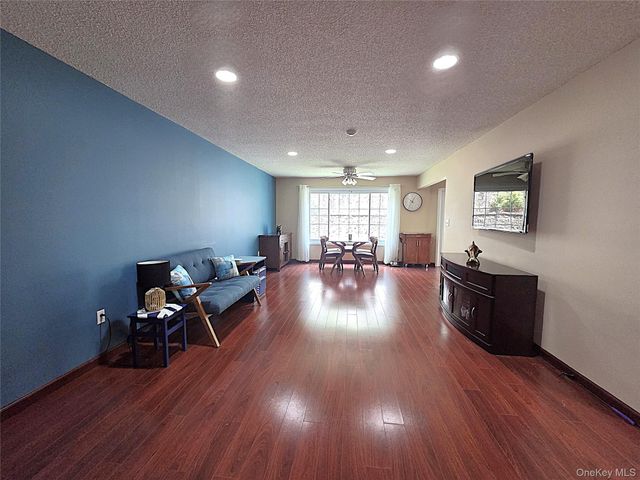 99 Eagle Ridge Way, Nanuet, NY 10954