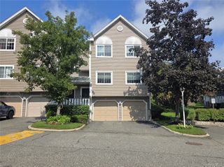 99 Eagle Ridge Way, Nanuet, NY 10954