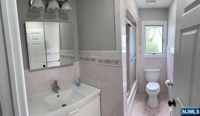 30 Livi Court, Elmwood Park, NJ 07407