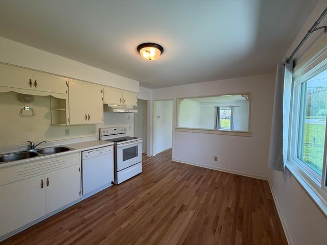 8949 Stadium Drive, Kalamazoo, MI 49009