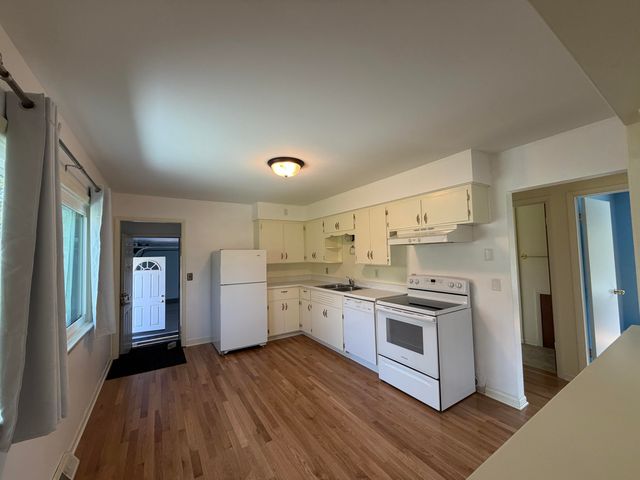 8949 Stadium Drive, Kalamazoo, MI 49009