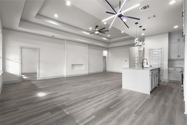 617 N DWIGHT Avenue, Dallas, TX 75211