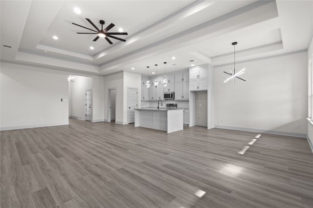 617 N DWIGHT Avenue, Dallas, TX 75211