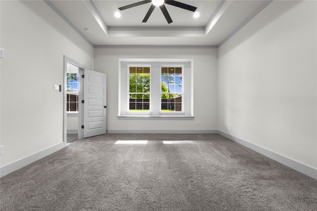 617 N DWIGHT Avenue, Dallas, TX 75211