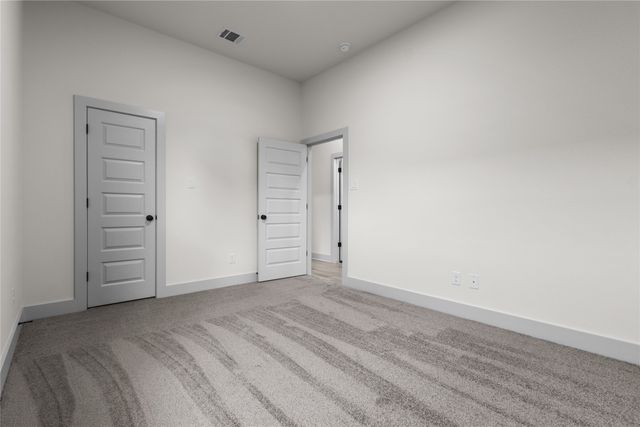 617 N DWIGHT Avenue, Dallas, TX 75211