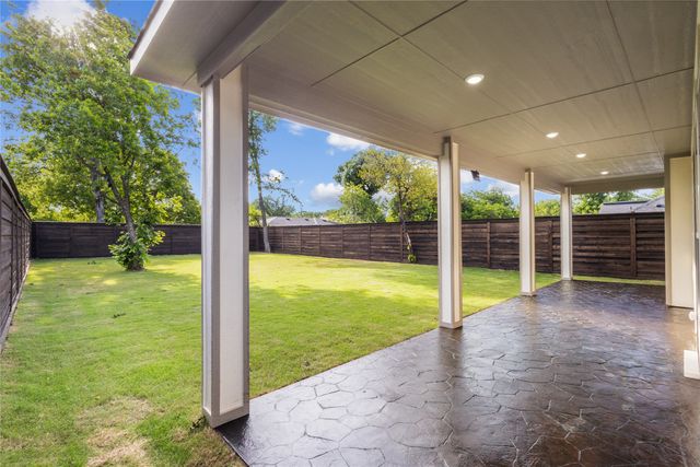 617 N DWIGHT Avenue, Dallas, TX 75211