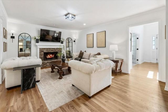 523 Summer Terrace, Woodstock, GA 30189