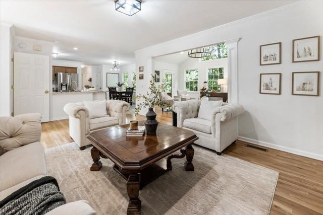 523 Summer Terrace, Woodstock, GA 30189