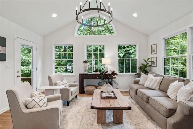 523 Summer Terrace, Woodstock, GA 30189