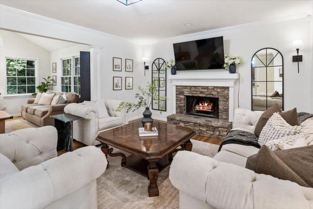 523 Summer Terrace, Woodstock, GA 30189