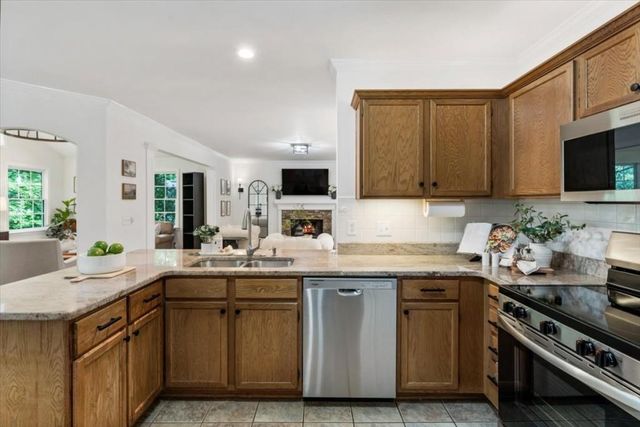 523 Summer Terrace, Woodstock, GA 30189