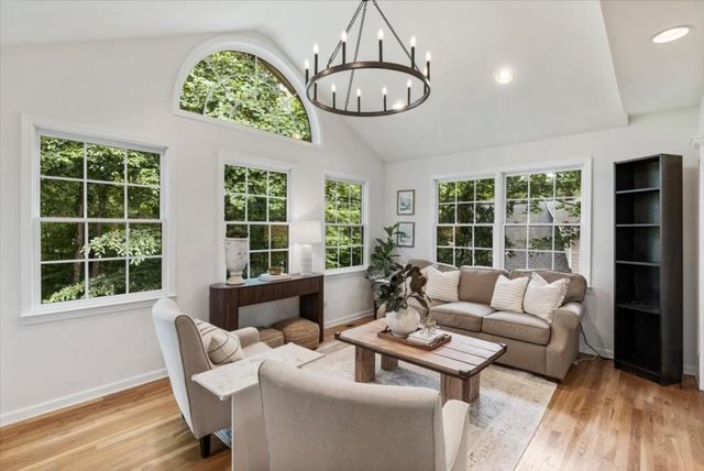 523 Summer Terrace, Woodstock, GA 30189