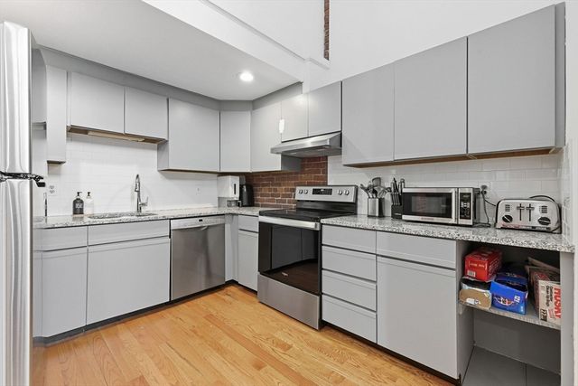 321 Plantation St 300, Worcester, MA 01604