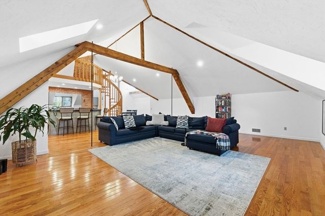 321 Plantation St 300, Worcester, MA 01604