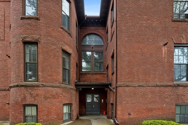 321 Plantation St 300, Worcester, MA 01604