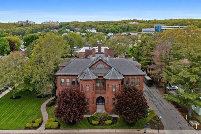 321 Plantation St 300, Worcester, MA 01604