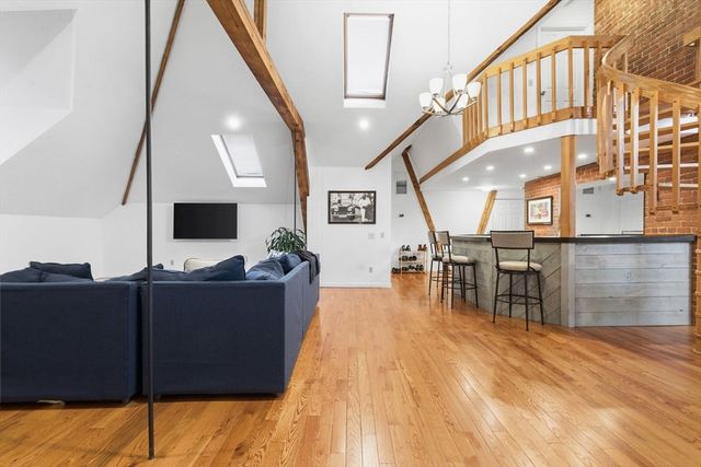 321 Plantation St 300, Worcester, MA 01604