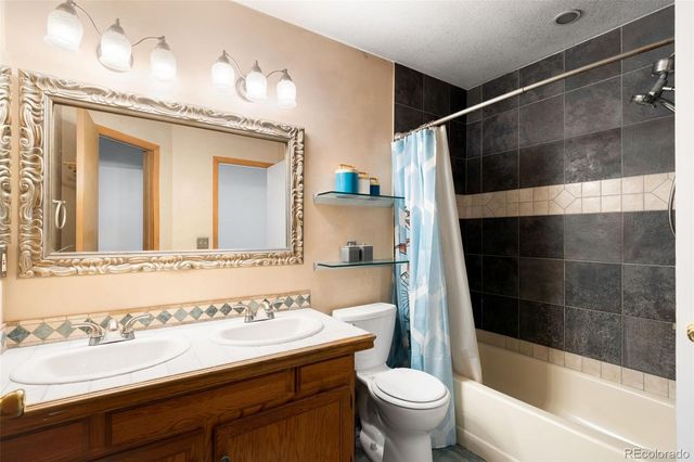11995 E Kepner Drive, Aurora, CO 80012
